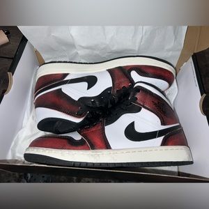 Air Jordan 1 Mid SE